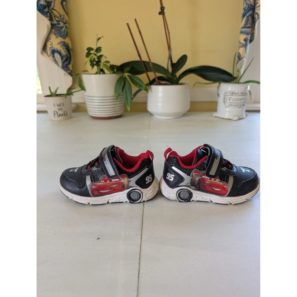 Lightning McQueen Boys Sneakers Shoes Sz 7 Light Up Cars 95 Racing Black Red
